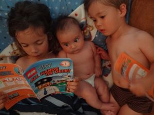 babies-reading
